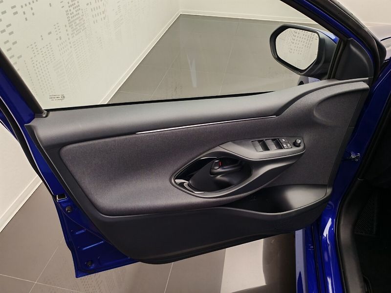 Toyota Yaris 1.5 Hybrid e-CVT Style - fotka 16 z 30