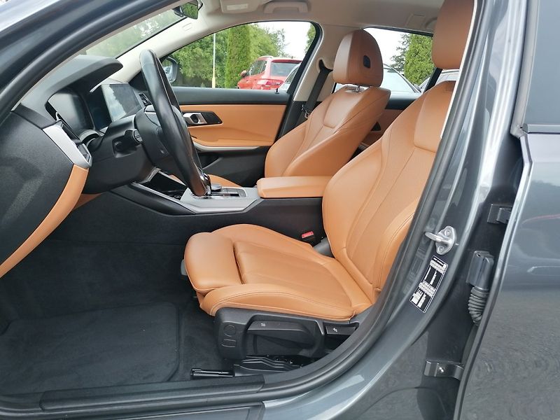BMW Řada 3 (2022) 2.0 318IA 115kW Kůže - fotka 9 z 36