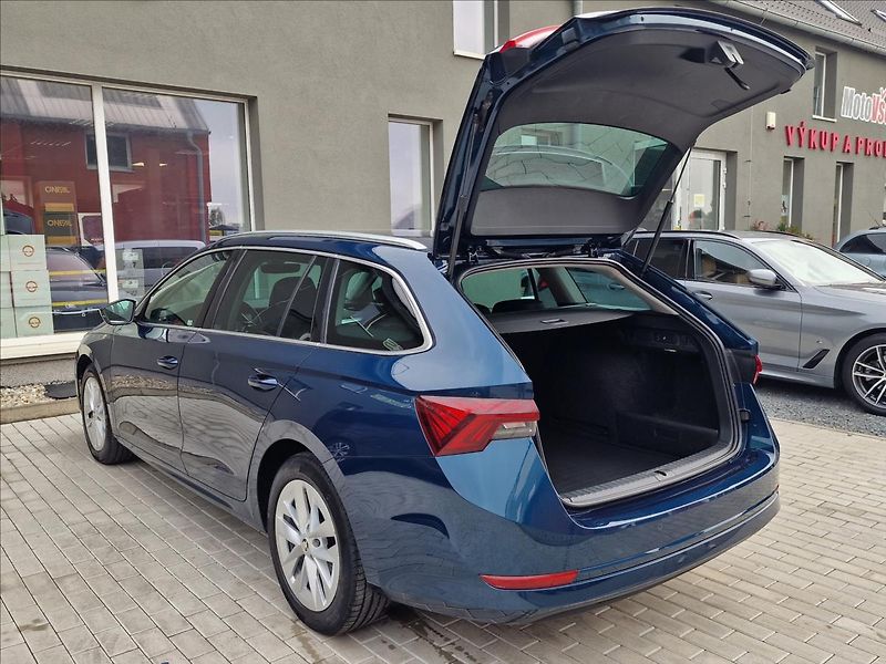 Škoda Octavia 2.0 TDI Style Combi,ČR,1.Maj. - fotka 40 z 48