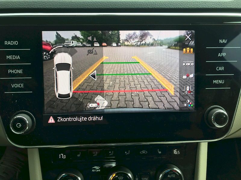 Škoda Superb (2019) Combi  L&K 4x4 2,0 TDI DSG - fotka 12 z 29
