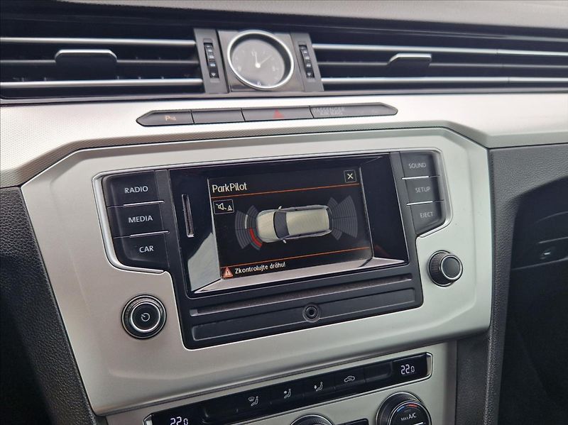 Volkswagen Passat 1,4 TSI 110kW BM SENZORY NOSIČ - fotka 37 z 42