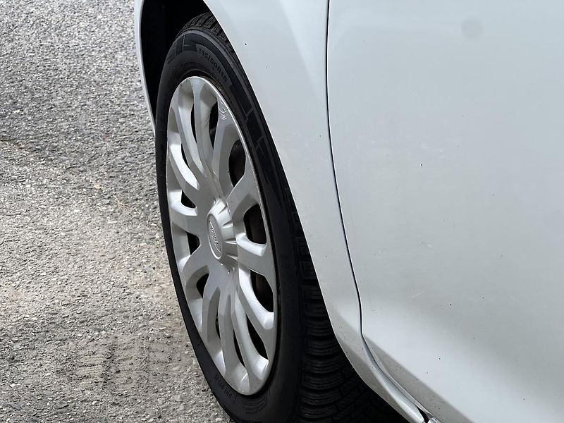 Ford Fiesta 1.25i  ZÁMEK Ř.P. PŮVOD ČR - fotka 34 z 37