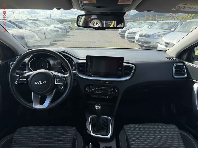Kia Ceed (2022) 1.5 T-GDi, 1.maj,ČR - fotka 8 z 17