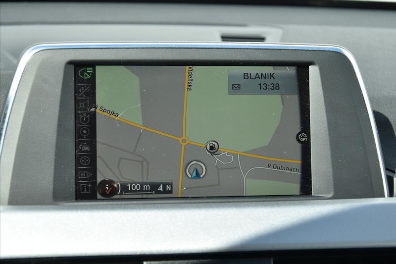 BMW X1 xDrive 20d 140kW 1.MAJITEL ČR - fotka 20 z 23