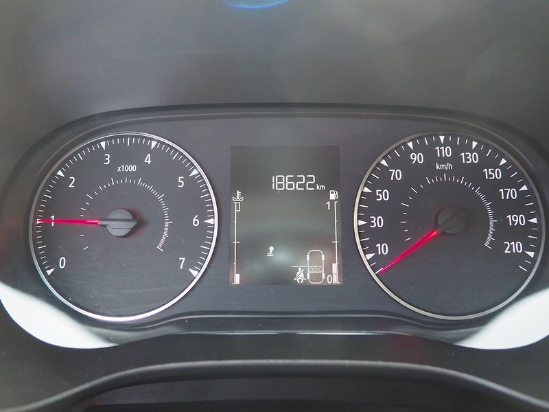Dacia Sandero (2021) 1.0 SCe, 1. Maj ČR - fotka 24 z 31