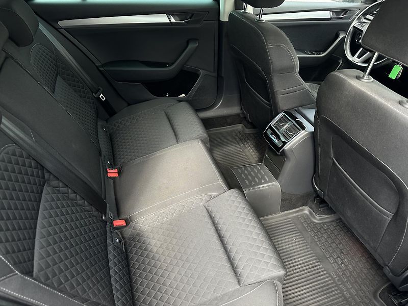 Škoda Superb 2.0 TDI Style - fotka 26 z 37