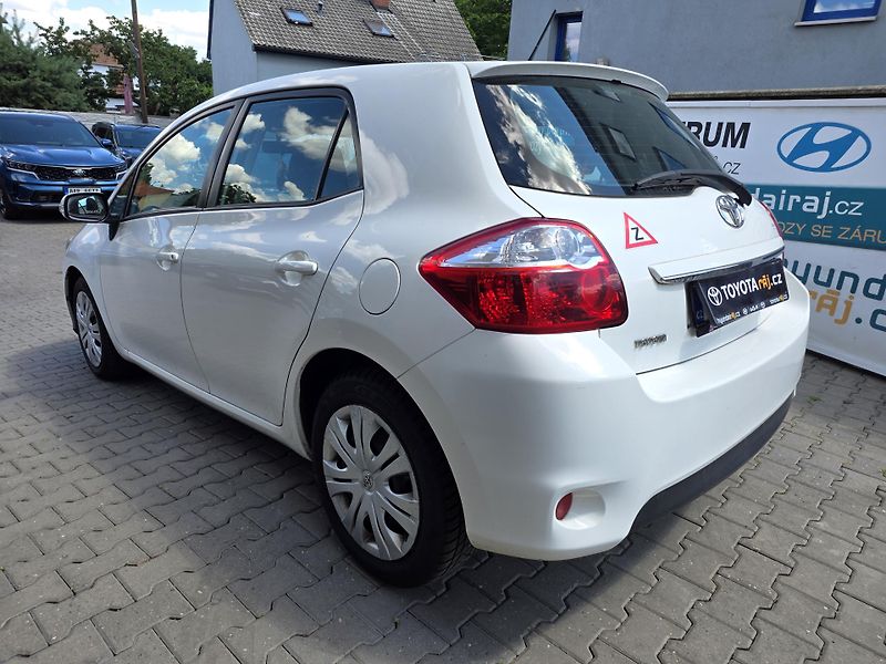 Toyota Auris 1.6-SADA PNEU NAVIC - fotka 5 z 8