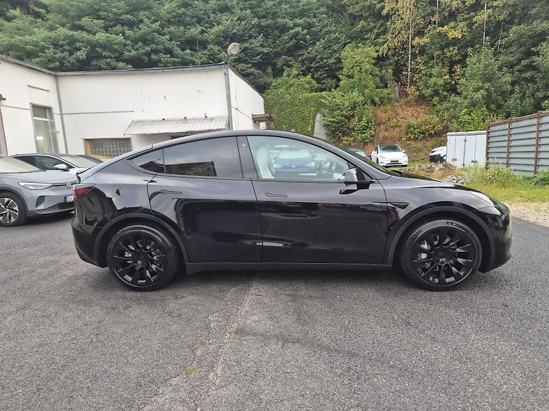 Tesla Model Y RWD 220kw TZ 92,5 % - fotka 7 z 48
