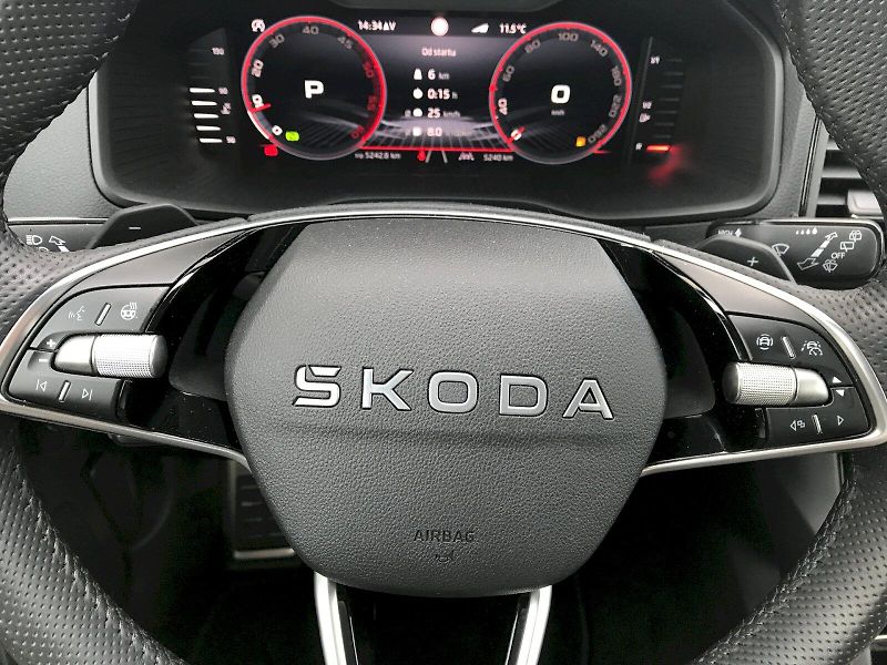 Škoda Karoq (2026) SPORTLINE 2,0 TDI 4X4 DSG - fotka 9 z 30