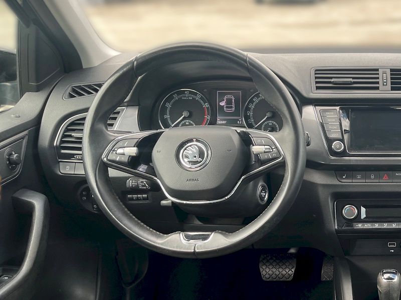 Škoda Fabia (2022) Ambition Plus 1.0 TSI DSG Navi - fotka 19 z 33