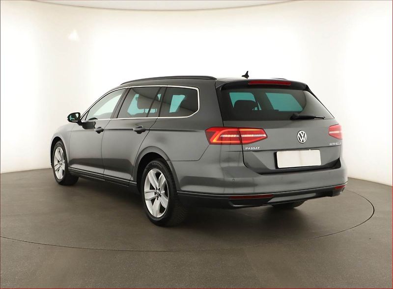 Volkswagen Passat (2016) 2.0 TDI, Automat, Serv.kniha - fotka 4 z 14