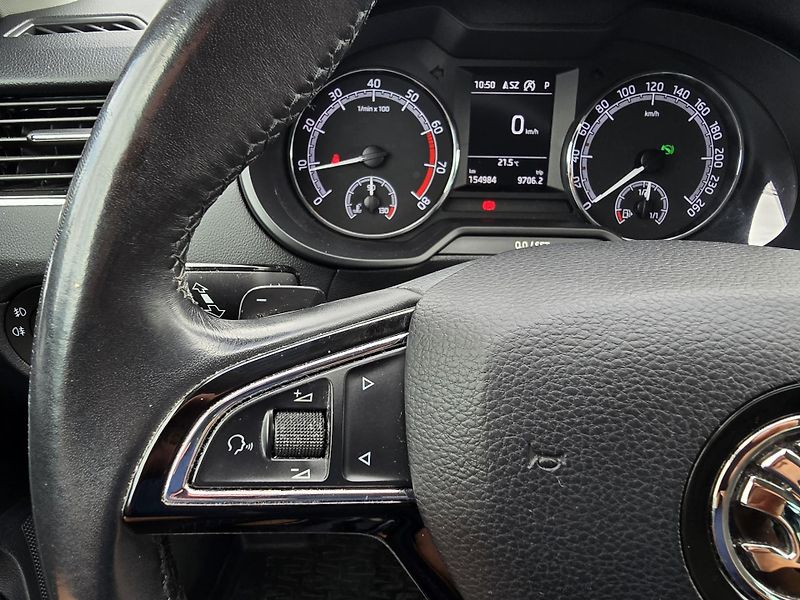 Škoda Octavia 2,0TSI 140KW DSG FULL LED NAVI - fotka 29 z 30