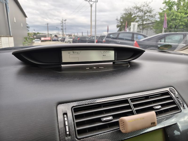 Citroën C4 2,0i 103KW - fotka 15 z 17