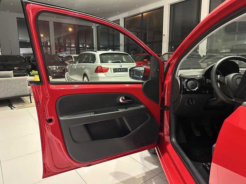 Volkswagen up! (2014) - fotka 43 z 45