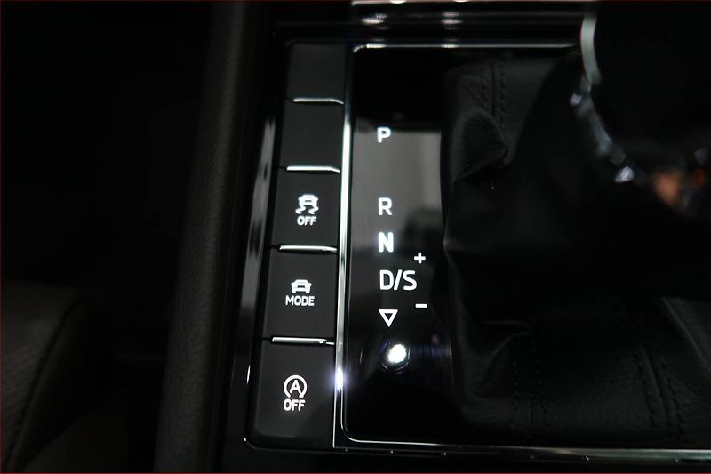 Škoda Superb (2015) Laurin&Klement 2.0 TDI - fotka 13 z 22