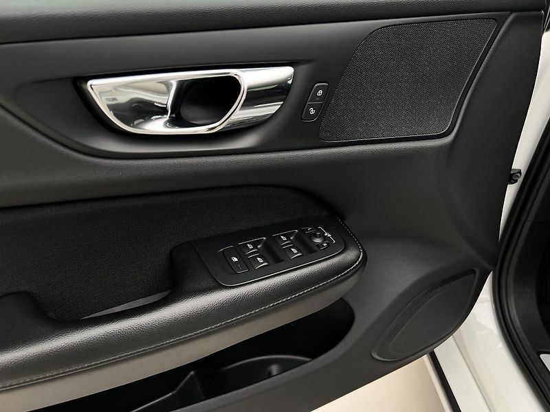 Volvo V60 D3 MOMENTUM MAN - fotka 16 z 41