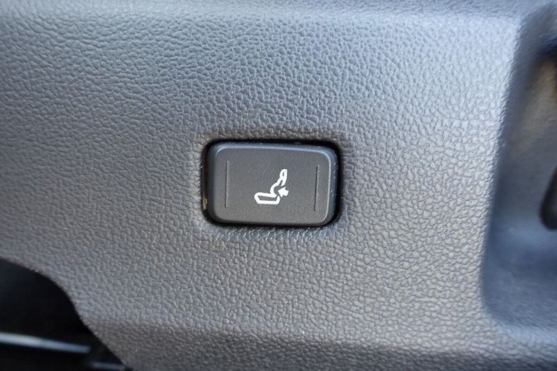 Toyota Corolla 2,0 HEV Comfort Tech TS - fotka 17 z 30