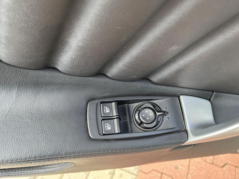 Alfa Romeo Brera 3.2 JTS ČR - fotka 12 z 37