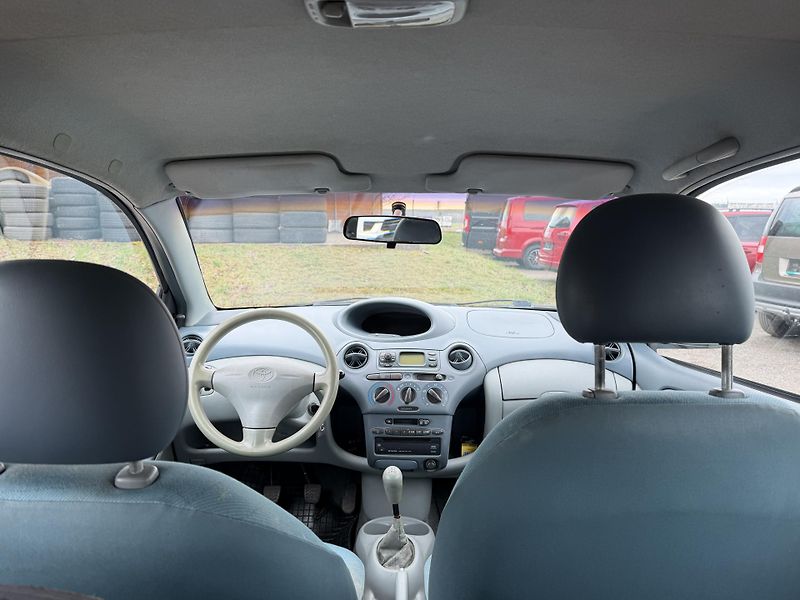 Toyota Yaris 1.0i - fotka 11 z 19