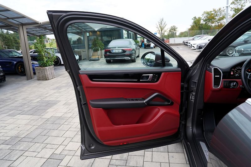 Porsche Cayenne 3.0 V6 Coupé/ČR/1.maj./340Ps - fotka 19 z 47