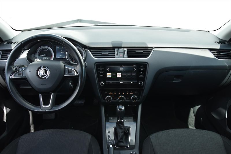 Škoda Octavia 1.6 TDI 85kW DSG STYLE ČR - fotka 15 z 24