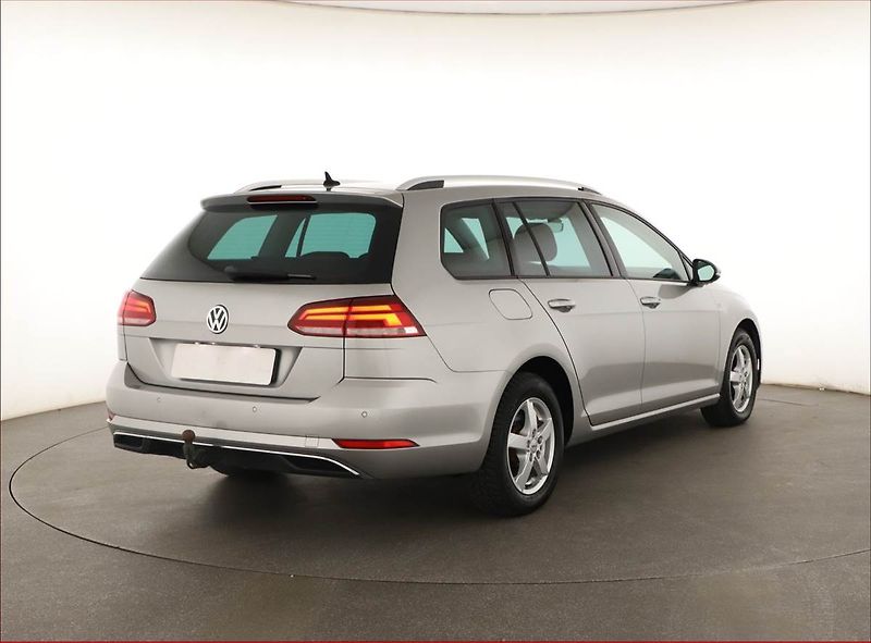 Volkswagen Golf (2018) Highline 2.0 TDI, Automat - fotka 5 z 21