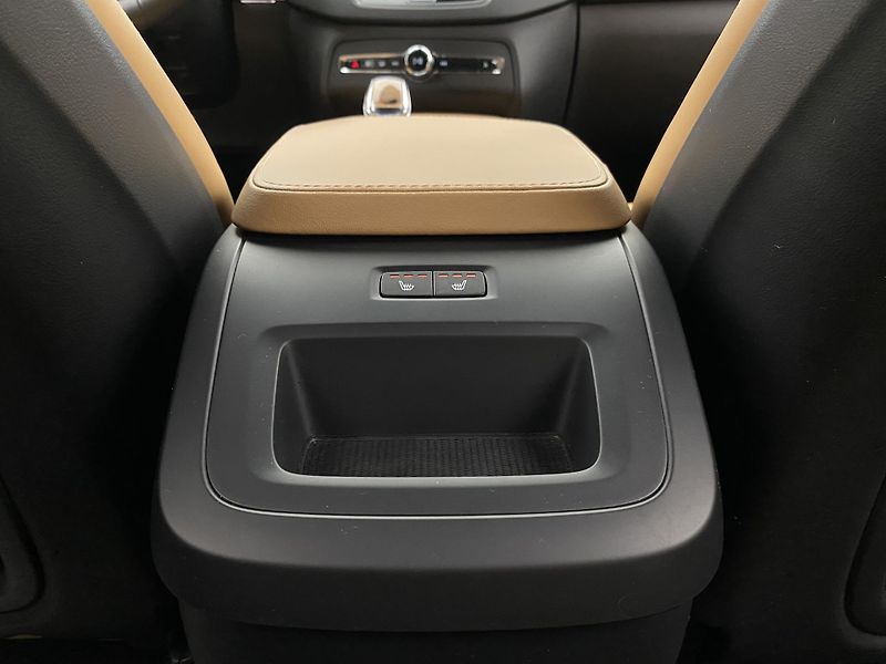 Volvo XC90 B5 AWD BRIGHT PLUS AUT CZ 7m - fotka 33 z 63
