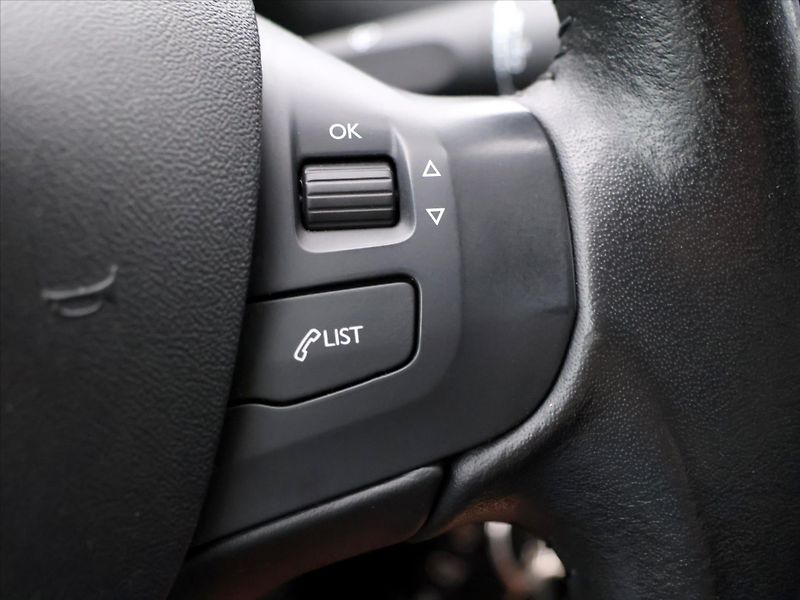Peugeot 2008 1,2 PureTech 61kW Allure CZ - fotka 23 z 36