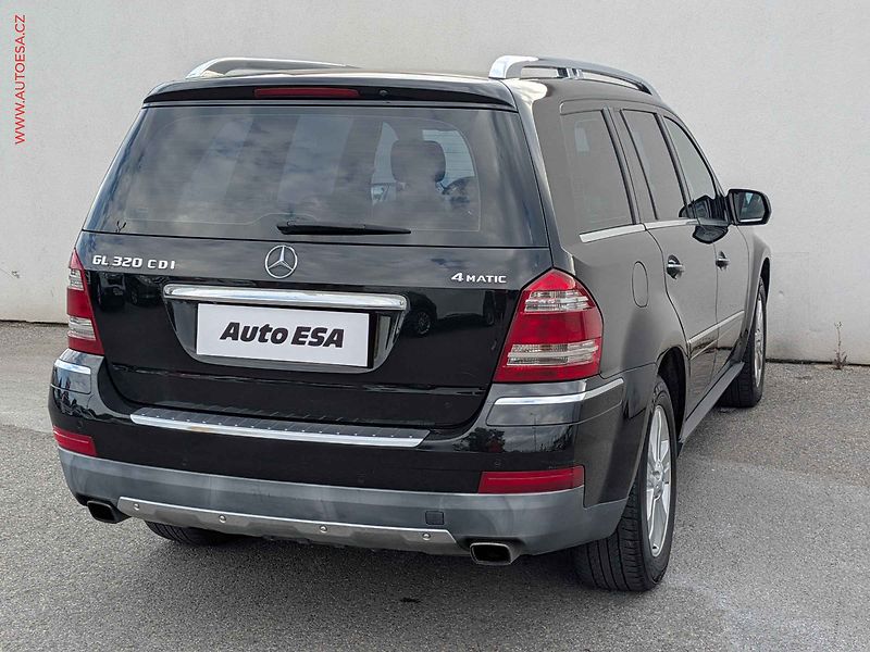 Mercedes-Benz GL (2009) 3.0 CDi GL320 4MATIC, ČR, AT - fotka 4 z 16