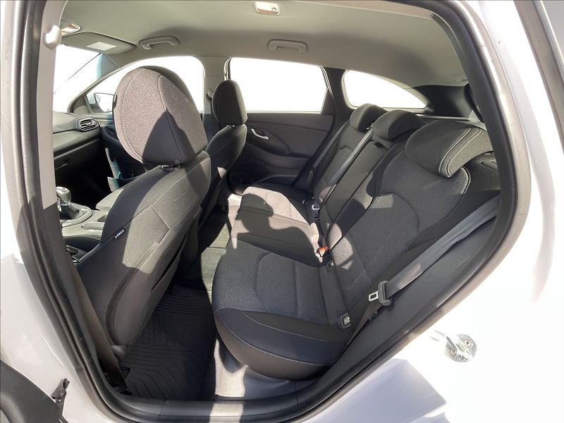 Hyundai i30 1,5 T-GDI Combi Family Smart - fotka 15 z 22
