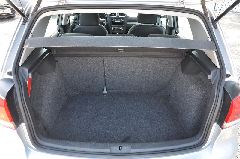 Volkswagen Golf VI 1.6TDi 66kW Trendline - fotka 8 z 17