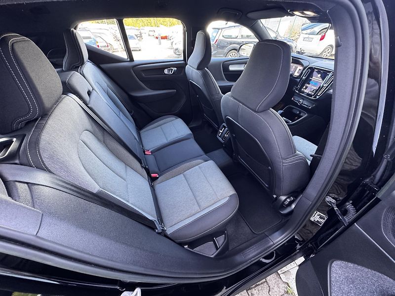 Volvo XC40 B4 AWD // 1. maj // ČR - fotka 16 z 40