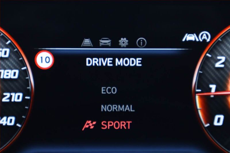Hyundai Tucson (2022) 1.6 T-GDI - fotka 18 z 24