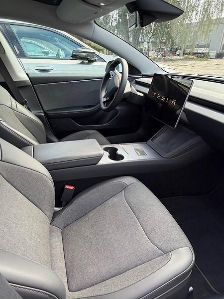 Tesla Model 3 (2026) standard - zadokolka - fotka 3 z 7