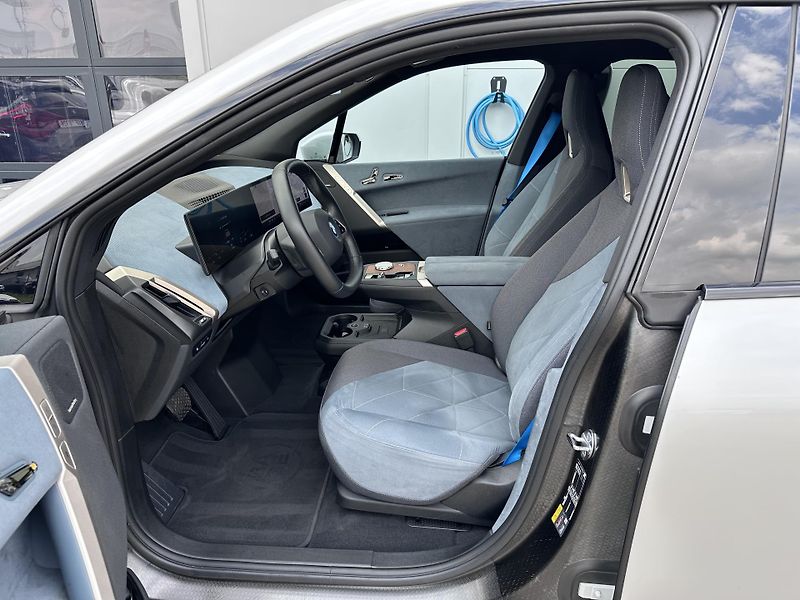 BMW iX xDrive40 Sport Paket - fotka 7 z 33