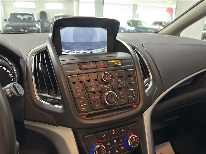Opel Zafira 1,4   TURBO KAMERA XEN 7 MÍST - fotka 14 z 27