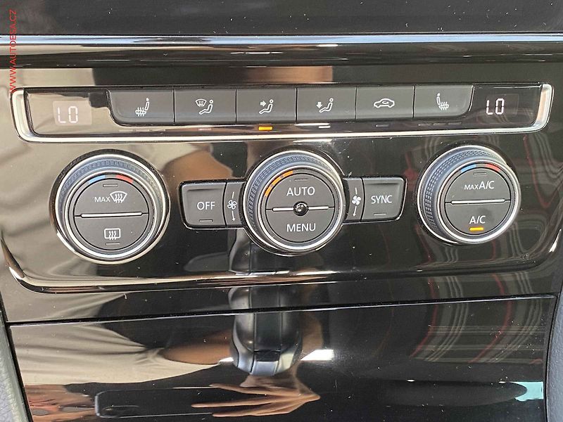 Volkswagen Golf (2018) 2.0 TSi, GTi, DSG, LED - fotka 15 z 20