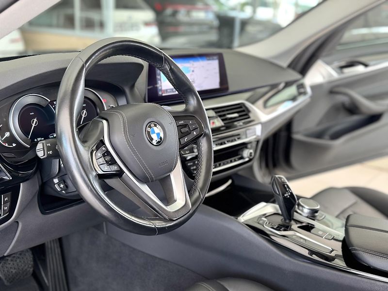 BMW Řada 5 530i xDrive*360Kam*KeyLess*TOP - fotka 12 z 45