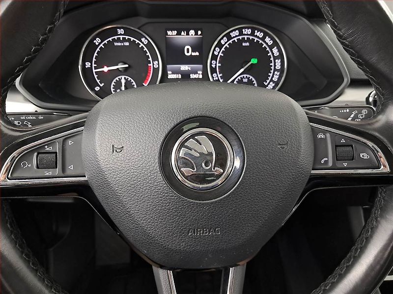 Škoda Superb (2018) 1.6 TDI, Automat, Kůže - fotka 19 z 22