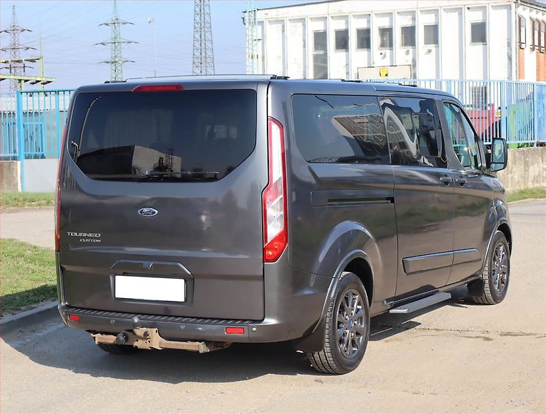 Ford Tourneo Custom (2020) Titanium 2.0 EcoBlue, ČR, DPH - fotka 2 z 20
