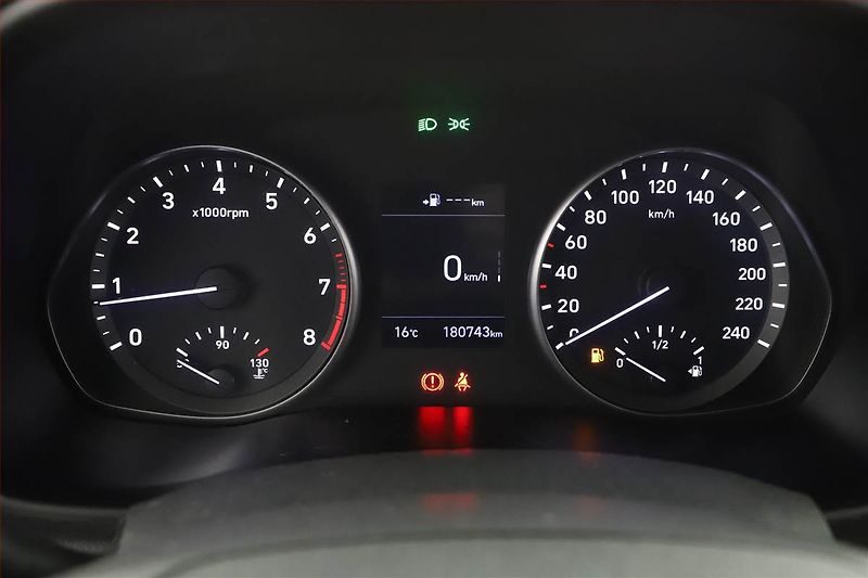 Hyundai i30 (2019) 1.4 T-GDI, Tempomat - fotka 10 z 13