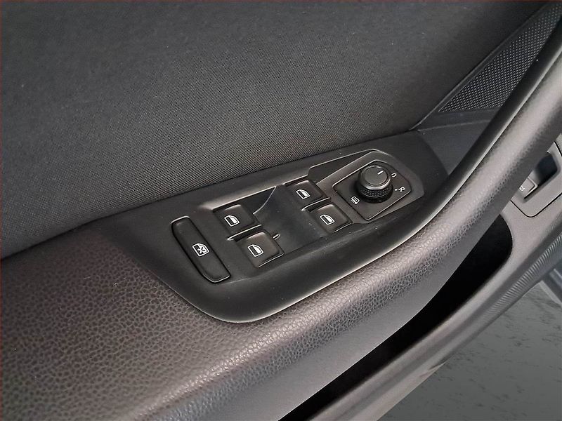 Volkswagen Passat (2015) 2.0 TDI, Automat, Navi - fotka 15 z 17