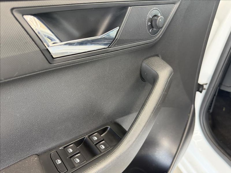 Škoda Fabia 1,0 TSI, tažné, LED, CarPlay - fotka 19 z 35
