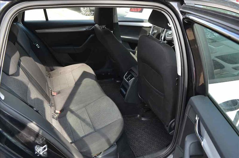 Škoda Octavia (2015) COMBI III. 1,6 TDI 4X4 - fotka 22 z 28