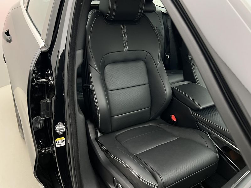 Jaguar F-Pace D200 R-DYNAMIC S AWD AUT - fotka 20 z 44