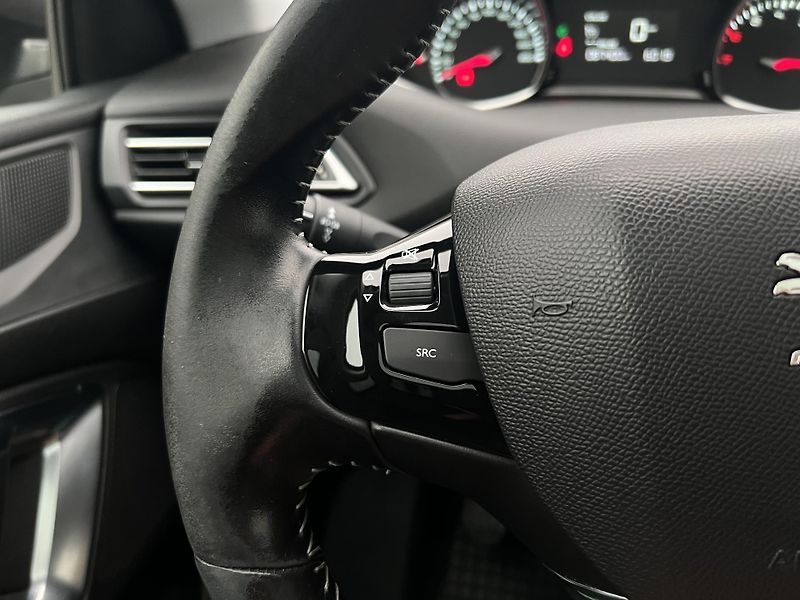 Peugeot 308 1.2 PURETECH ACTIVE 1. maj. - fotka 21 z 39