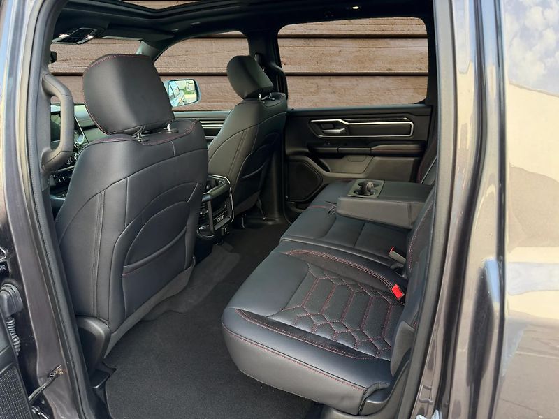 Dodge RAM (2019) +HEMI+LPG+OFFROAD PAKET+ - fotka 12 z 22