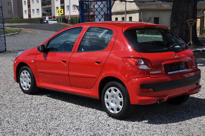 Peugeot 206 + 1.1i 44kW 5dv. Klima - fotka 4 z 12