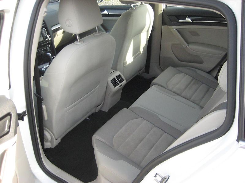 Volkswagen Golf 1.4TSi 110kW-DSG-HIGHLINE-DPH! - fotka 22 z 28