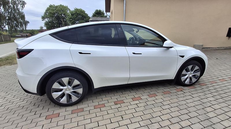 Tesla Model Y Long range dual motor EAP TZ - fotka 5 z 10